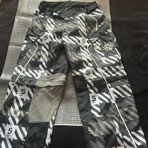 Shift riding pants zip to short